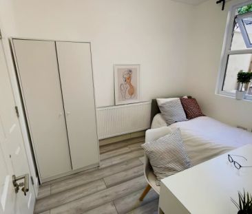 6 Bedroom 4 Bathroom room 4 - Photo 5