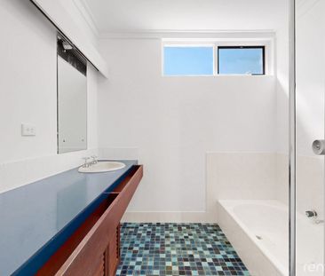 SPACIOIUS FAMILY HOME - Photo 4