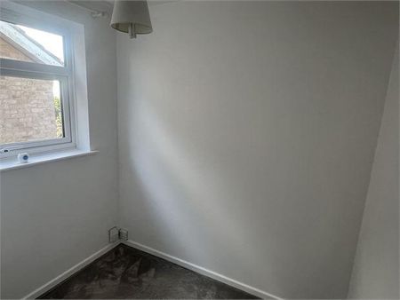 3 bedroom detached house to rent - Photo 3