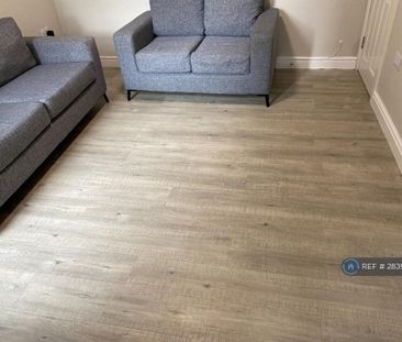 1 bedroom in a house share to rent - Photo 2