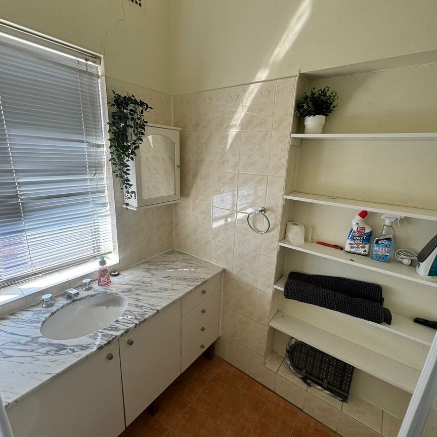 Kingsgrove - Photo 1