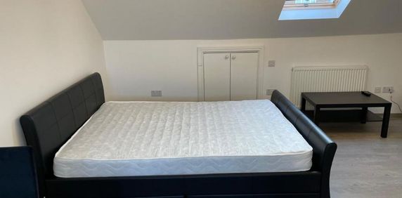 House share to rent - Photo 2