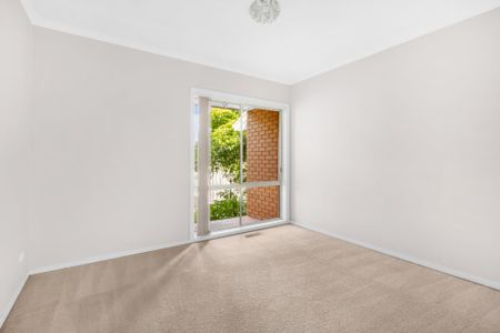 LEAFY HOME WITH LOADS OF NATURAL LIGHT - Photo 4