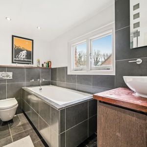 2 bedroom maisonette to rent - Photo 3