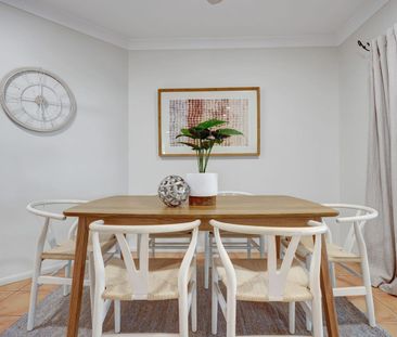 Family home with pool and views - Photo 5