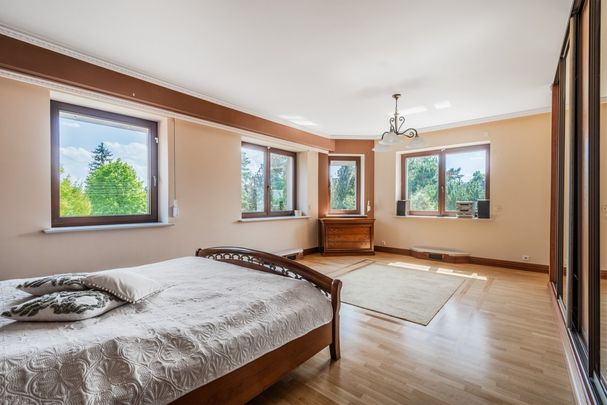 Wyjątkowa rezydencja w Józefowie - Zdjęcie 1