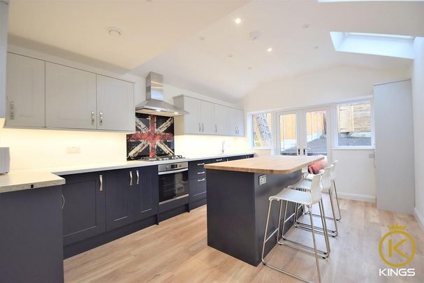 5 bedroom end of terrace house to rent - Photo 1