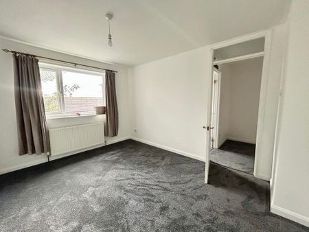 3 bedroom end of terrace house to rent - Photo 2