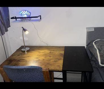 Room in a Shared Flat, Woolwich Church Street, SE18 - Photo 2