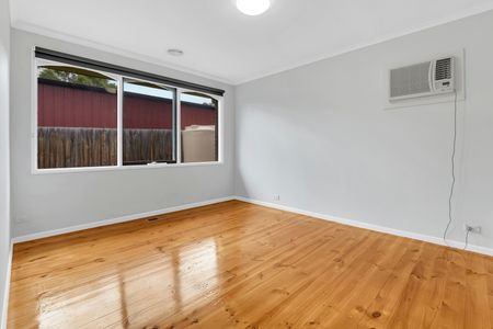 3 Bentley Court, Watsonia North VIC 3087 - House For Rent | Domain - Photo 2