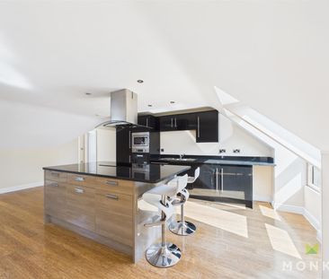 The Penthouse, 12 Stuart Court Copthorne Road, Shrewsbury, SY3 8NL - Photo 2
