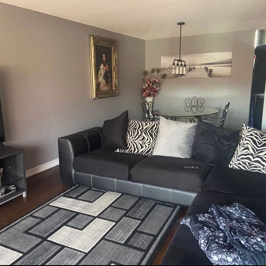 For Lease - 8 Maplehurst Square, Brampton, Ontario - Photo 1