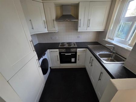 2 bedroom flat to rent - Photo 4