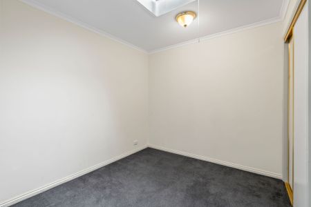 Large 2-Storey Murrumbeena Townhouse! - Photo 5
