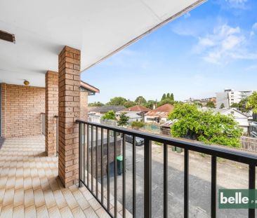 Four Bedroom Townhouse in Prime Croydon Location - Photo 4
