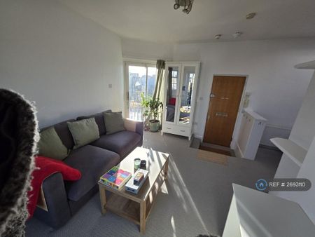 1 bedroom flat to rent - Photo 2
