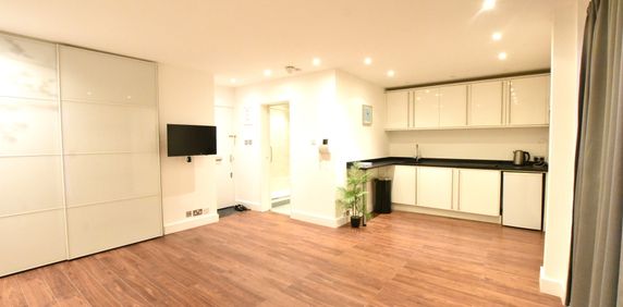 Hamilton House, Hall Road, St. John's Wood, London NW8 - Photo 2