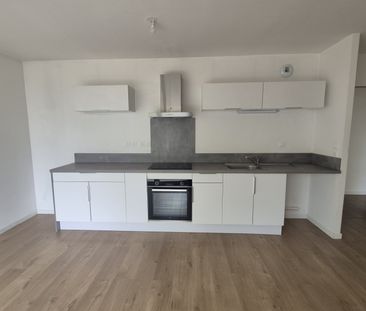 Location Appartement 3 pièces 63m² LILLE 59000 - Photo 2