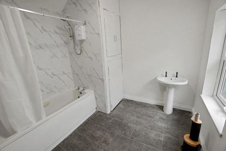 3 bedroom terraced house to rent - Photo 5