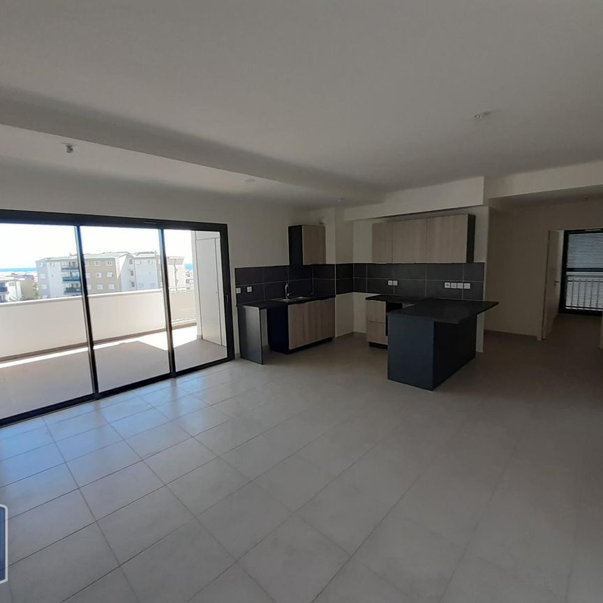 Location Appartement 3 pièces 73m² ST DENIS 97400 - Photo 1