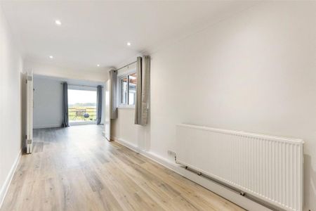 4 bedroom detached house to rent - Photo 2