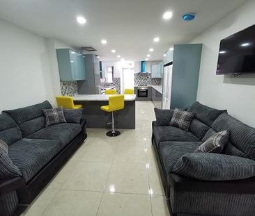 6 bedroom terraced house to rent - Photo 2