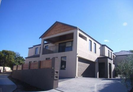 Spacious Family Living in the Heart of Karrinyup - Photo 4