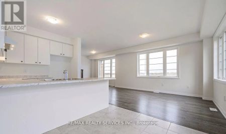 1 LONSDALE ROAD W - Photo 3