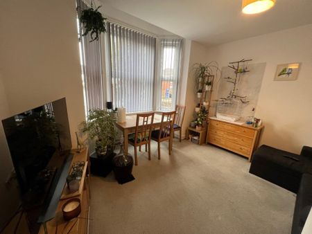 2 Bedroom Flat / Apartment - Leigh Road, Eastleigh - Photo 4