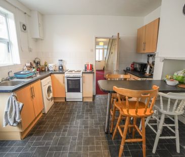 4 Bedroom House To Rent in Charminster - £1,920 pcm Tenancy Info - Photo 6