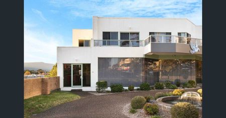 Spacious 3-Bedroom Apartment in Prime Wollongong Location - Photo 3