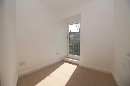 2 Bedroom House - Terraced - Photo 2