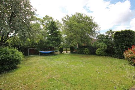 3 bedroom semi-detached house to rent - Photo 4