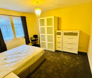 4 bedroom semi-detached house to rent - Photo 6