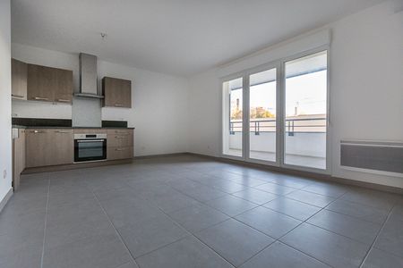 A LOUER AVIGNON FACE REMPARTS ( 84000 ) : APPARTEMENT 3 PIECES AVEC TERRASSE, PLACE DE PARKING, ASCENSEUR, - Photo 2