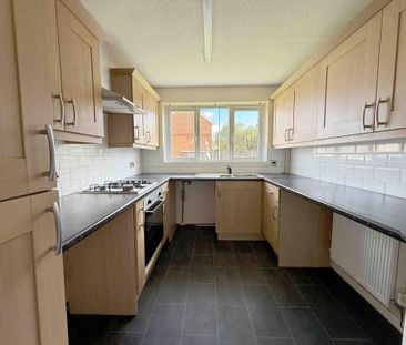 3 bedroom semi-detached house to rent - Photo 5