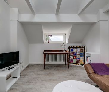 Gorgeous, modern attic apartment - Photo 2