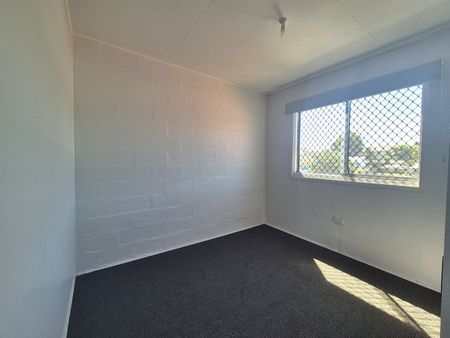 Centrally Located Apartment - Water Included! - Photo 3