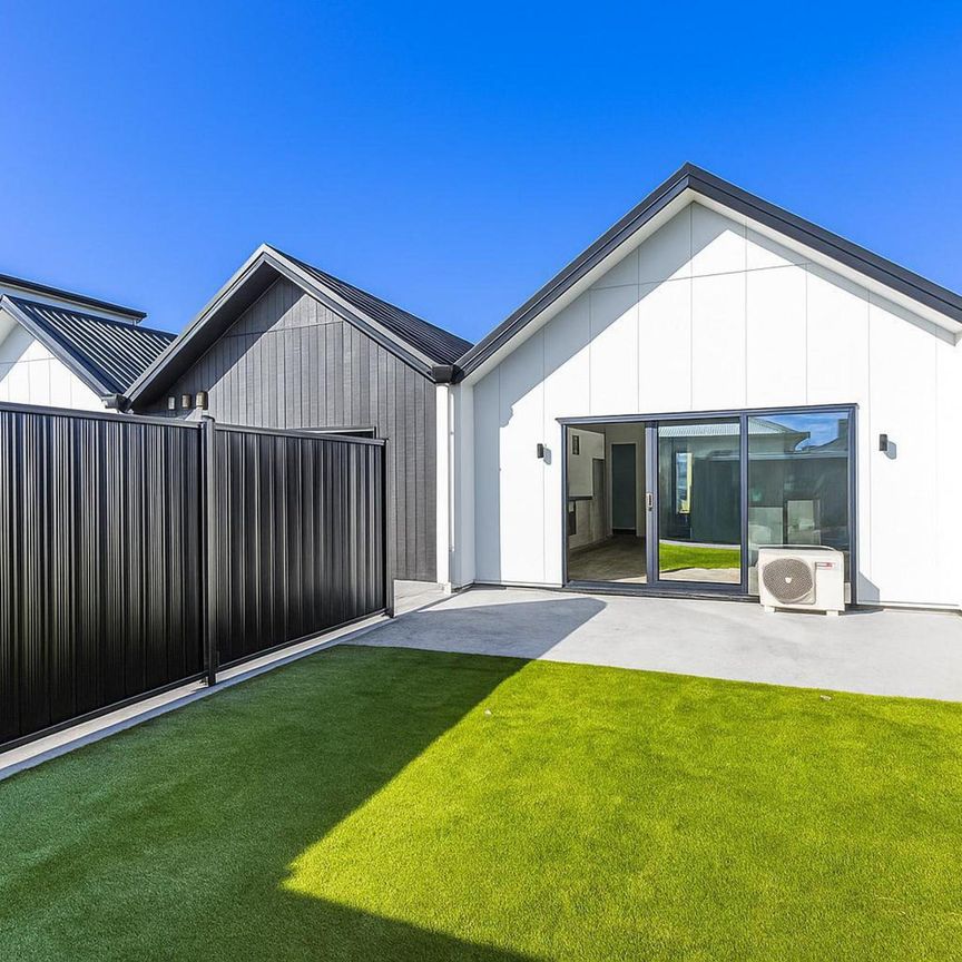 Stylish brand-new units in prime location - Photo 1