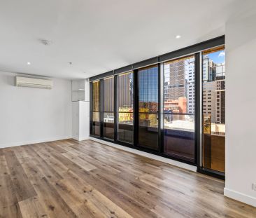 Stylish two-bedroom city apartment city views - Photo 1