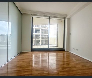 Conveniently Located Modern Unit! - Photo 6