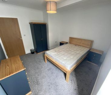 3 bedroom flat to rent - Photo 2