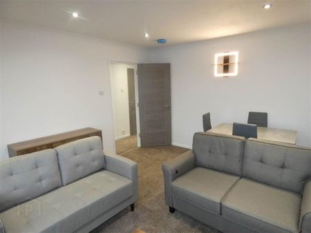 23b Dundonald Heights, Dundonald, Belfast, BT16 1XL - Photo 2