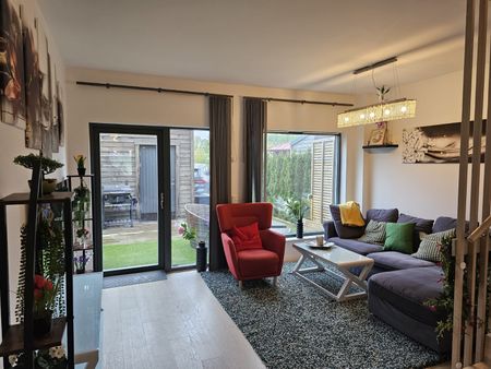 Fint nybyggt modernt 3-våningsradhus i lugnt område. - Photo 2