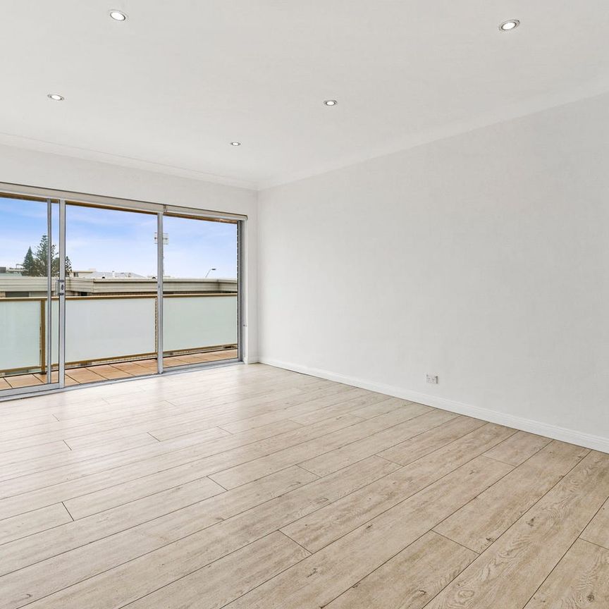 Top floor north facing apartment - Photo 1