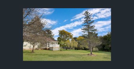 Gorgeous cottage in a bush setting surrounded by acreage. - Photo 5