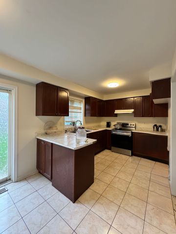 For Lease - 163 Flagstone Way, Newmarket, Ontario - Photo 3