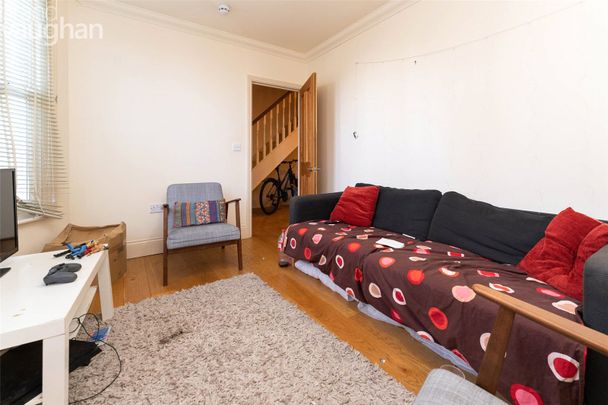 6 bedroom semi-detached house to rent - Photo 1