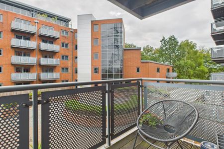 2 bedroom flat to rent - Photo 2