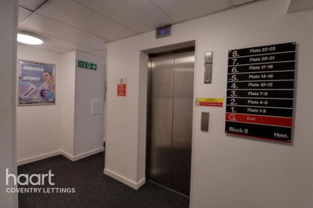 1 bedroom in a flat share to rent - Photo 2